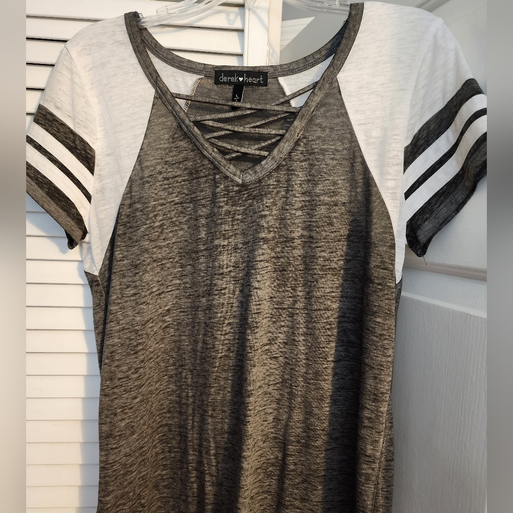 Derek Heart short sleeved shirt size large